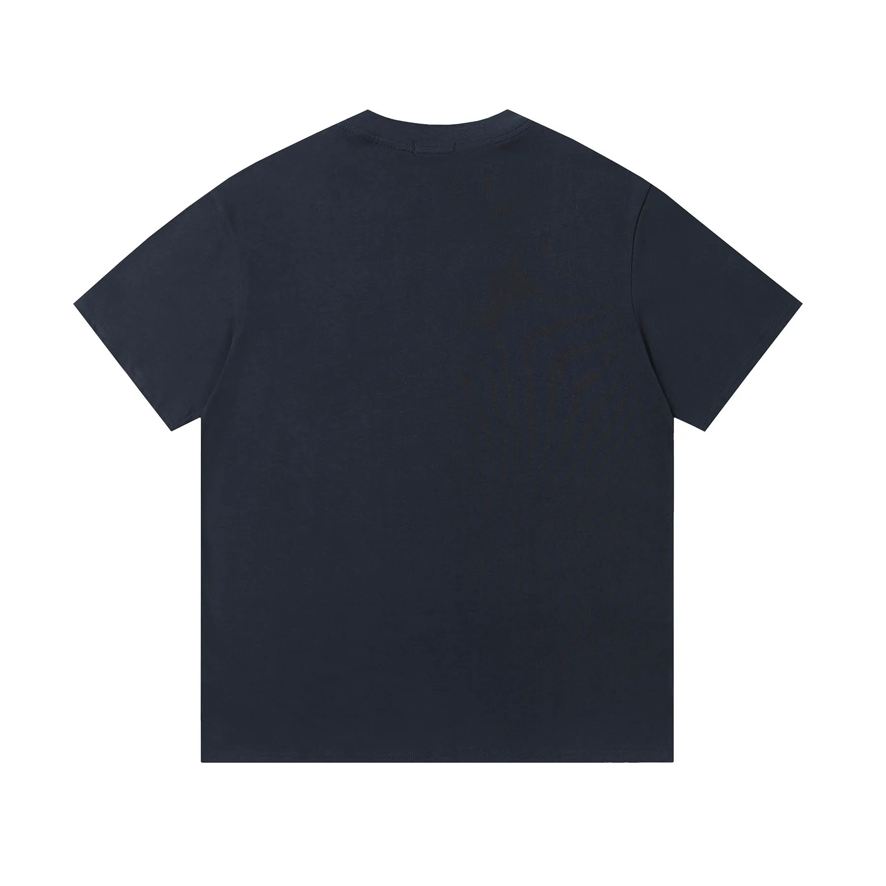 P130 Style number: A001 Brand reputation: Ralph Lauren is an internationally renowned high-end fashion brand, representing quality, style and status. Wearing its short sleeves can highlight consumers' taste and identity. Classic design: The brand has unique and enduring classic design elements, such as the polo logo, iconic color combinations, etc., which are both fashionable and recognizable. High-quality fabric: Made of double yarn 280g fabric, usually made of high-quality cotton fabric, which is soft, breathable, and sweat-absorbent, comfortable to wear, and suitable for various occasions and seasons. Exquisite craftsmanship: Pay attention to detail processing and production technology, neat stitching, and tailoring to ensure the durability and beauty of the clothing. Diversified styles: covering a variety of styles from casual to formal, simple to gorgeous, meeting the individual needs and wearing scenarios of different consumers. Strong matchability: Can be matched with a variety of bottoms, jackets and accessories to easily create a variety of different fashion looks. Inheritance and innovation: While maintaining the traditional charm of the brand, we constantly innovate designs and incorporate new fashion elements to keep our products attractive. Brand values: The American lifestyle and positive values ​​conveyed by Ralph Lauren are also recognized and yearned for by consumers. Color: Black White Gray Blue White Blue Red Pink Sky Blue Bean Green Burgundy Complete Sizes: S, M, L, XL,